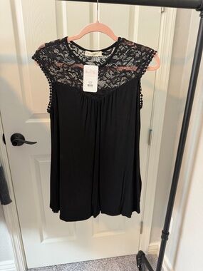 First Looks Black Lace Yoke Sleeveless Tank Top